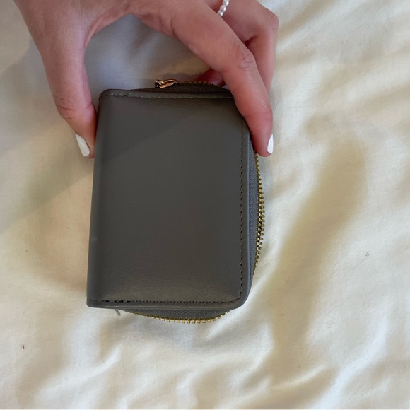 4 Wallets! - Picture 13 of 15